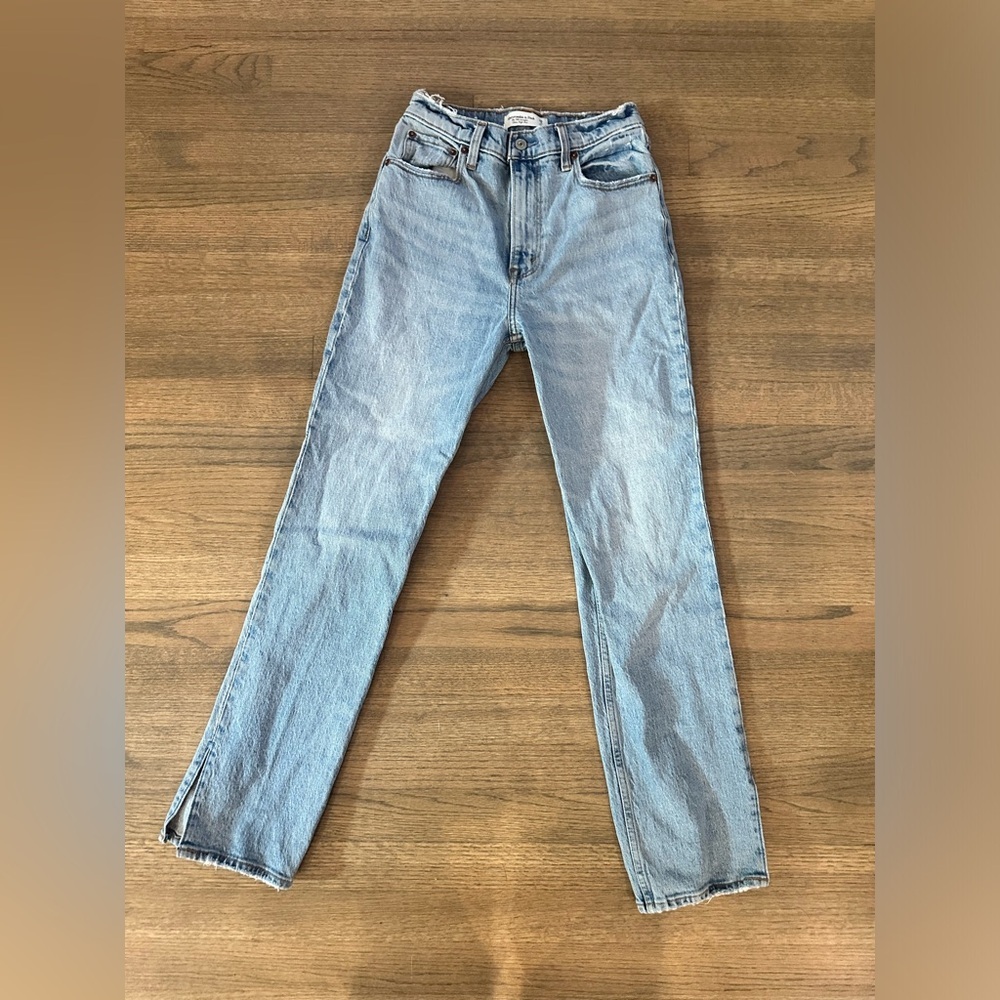 Abercrombie & Fitch The 90s Straight Ultra High Rise-Size 26S or 2S